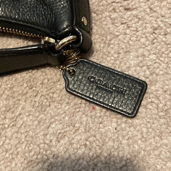 COACH SHOULDER BAG. BLACK PURSE IS CLEAN! THROWING USED WALLET IN AS EXTRA. EUC - Picture 12 of 15